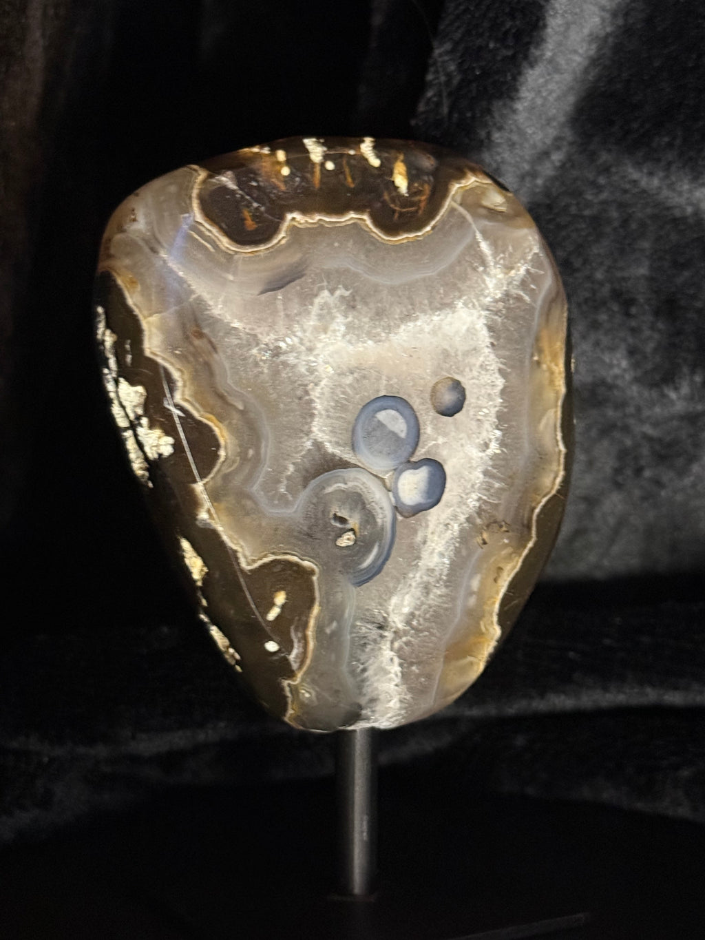 Polished Agate on Stand / 278g