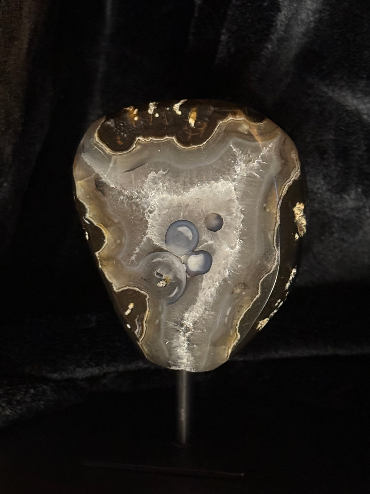 Polished Agate on Stand / 278g