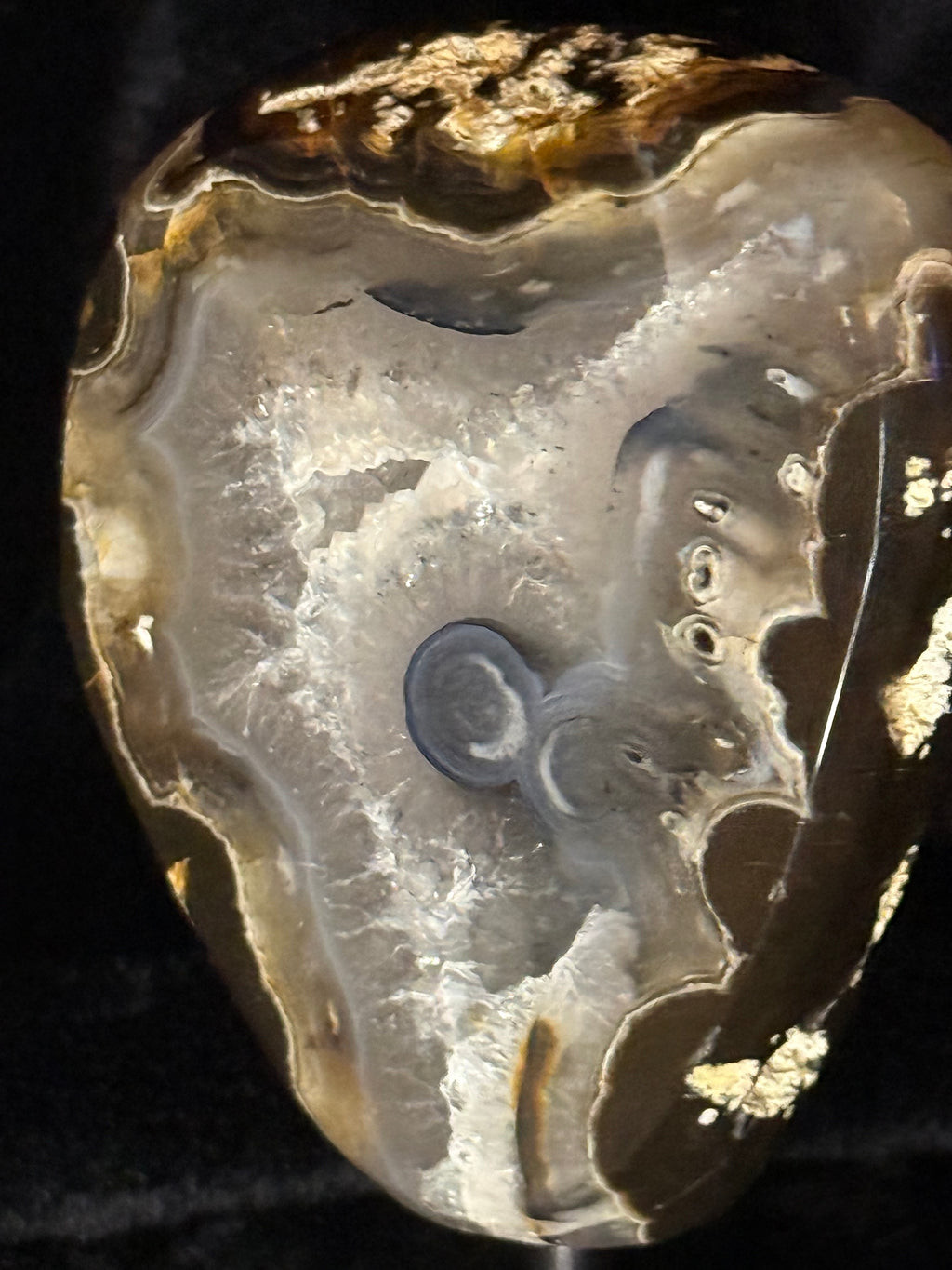 Polished Agate on Stand / 278g