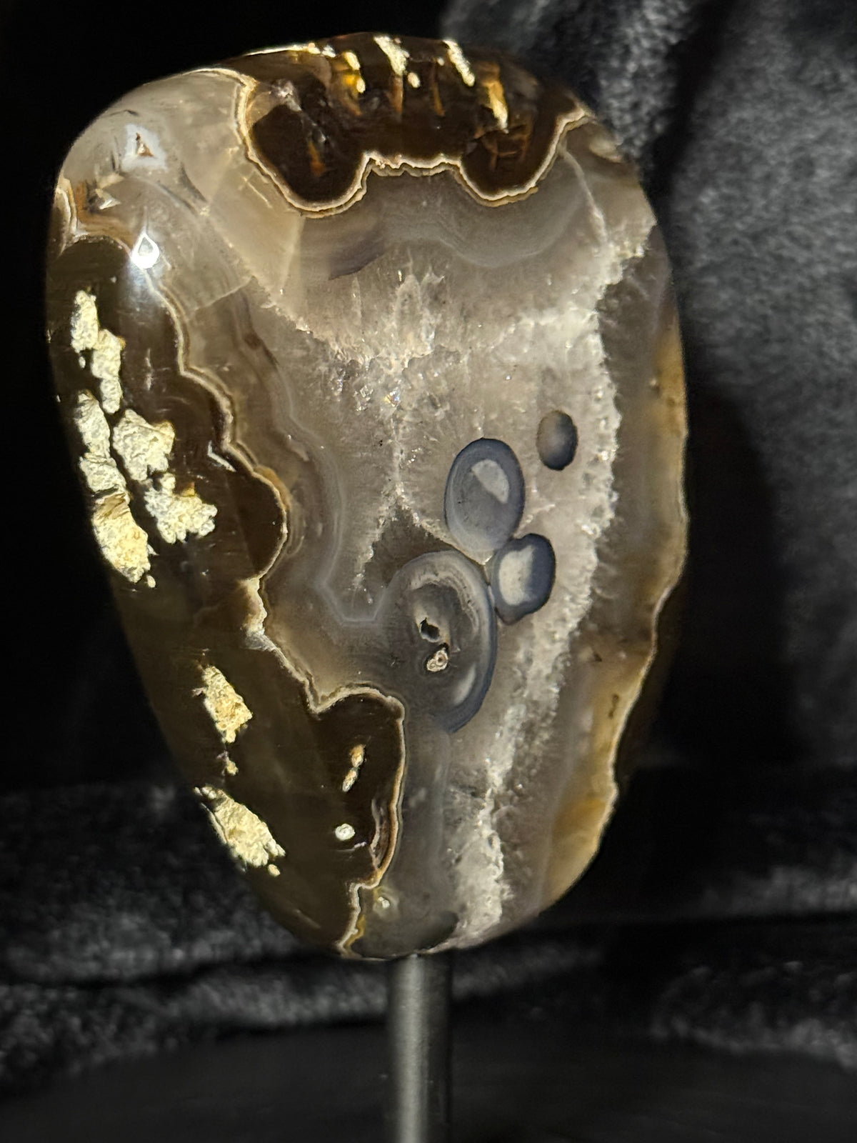 Polished Agate on Stand / 278g