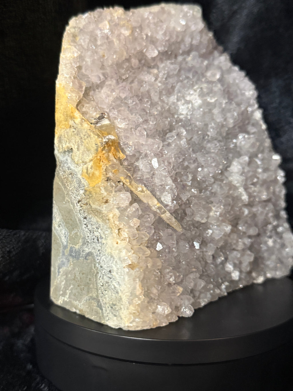 Snowy Amethyst Cut base / 2,540kg