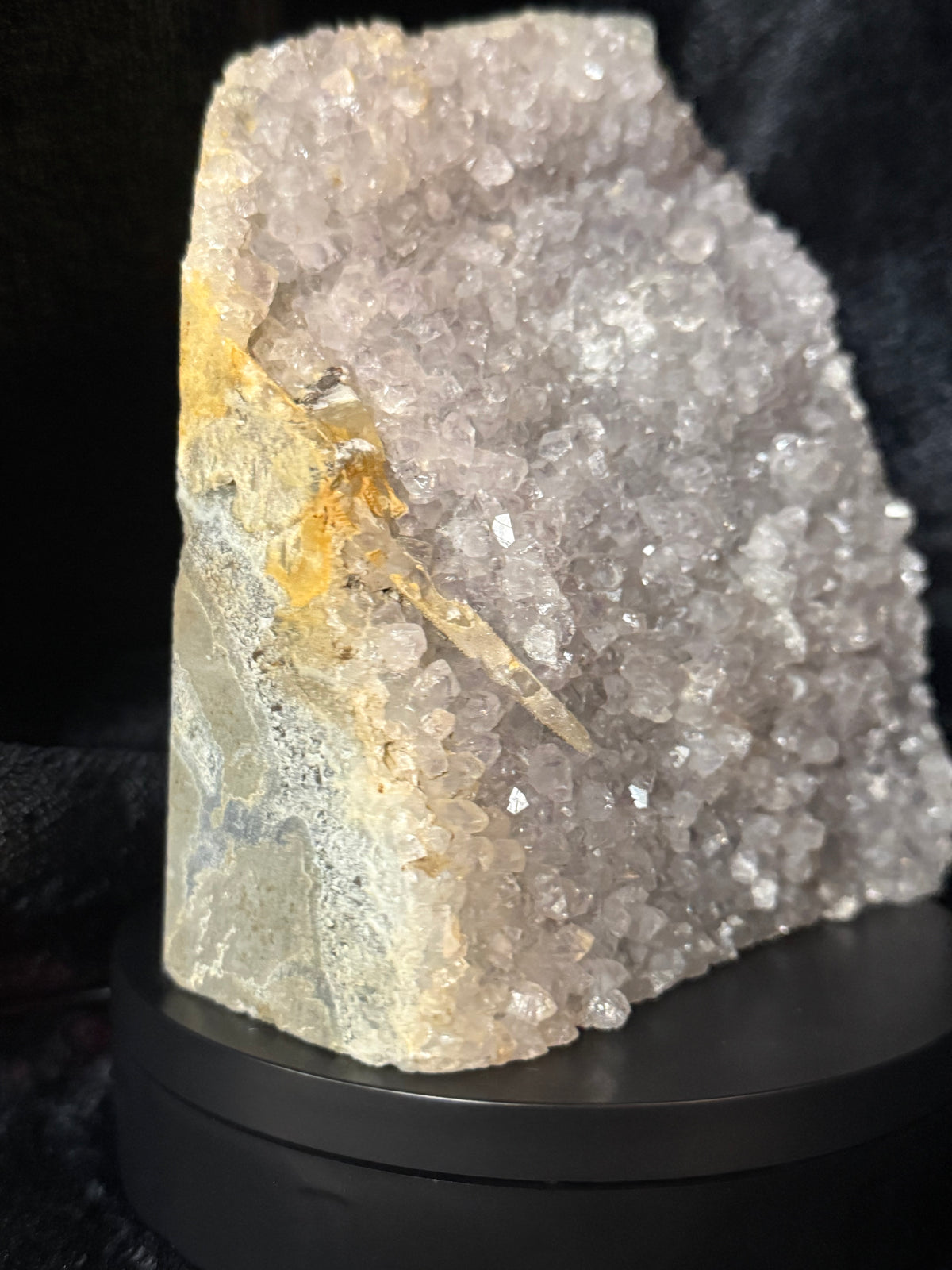 Snowy Amethyst Cut base / 2,540kg