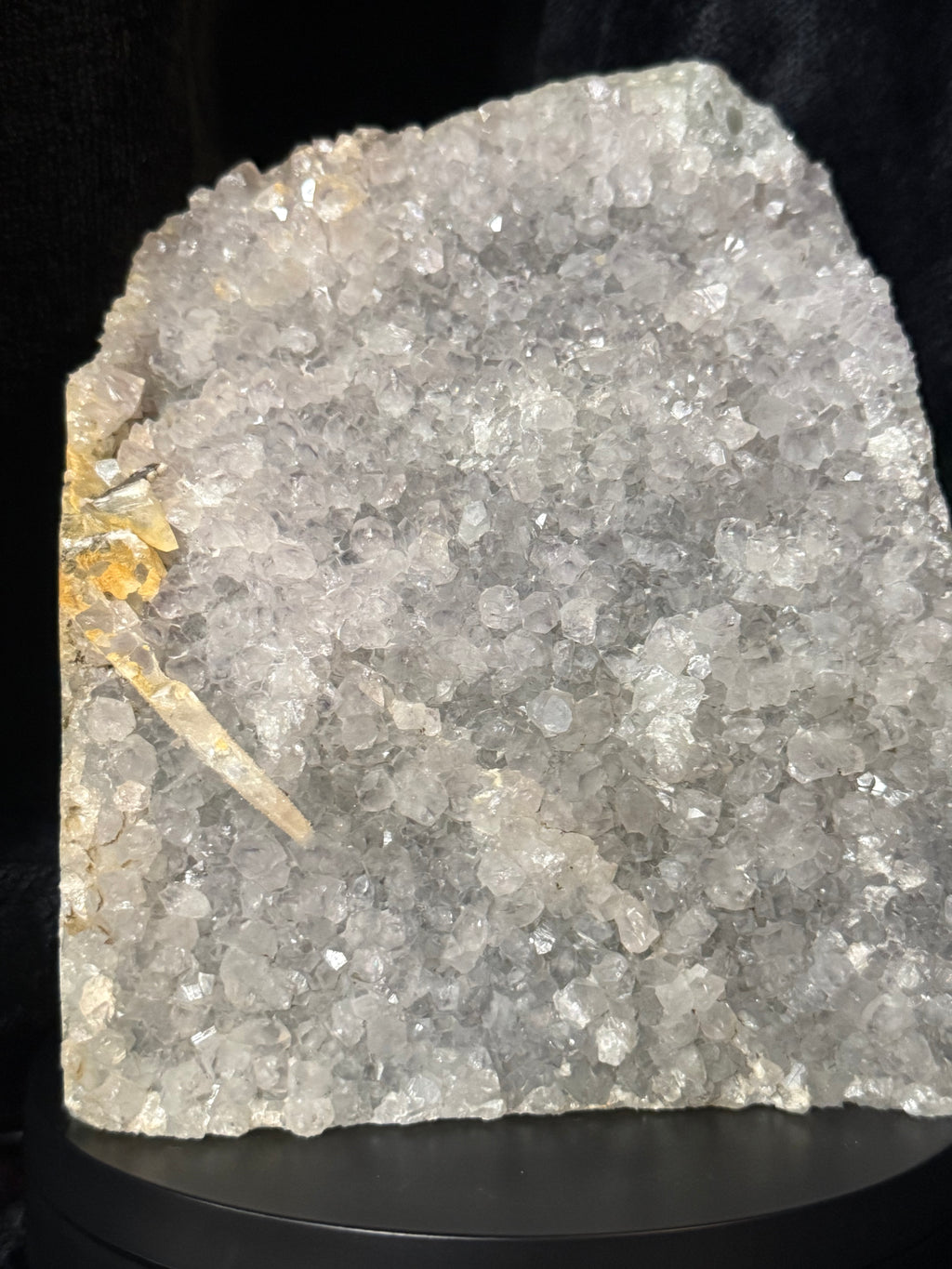 Snowy Amethyst Cut base / 2,540kg