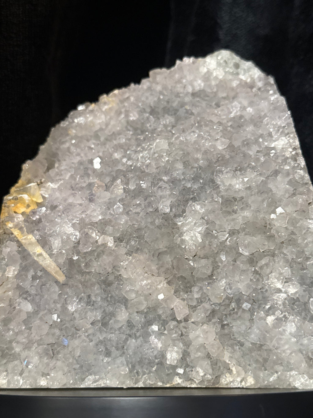 Snowy Amethyst Cut base / 2,540kg