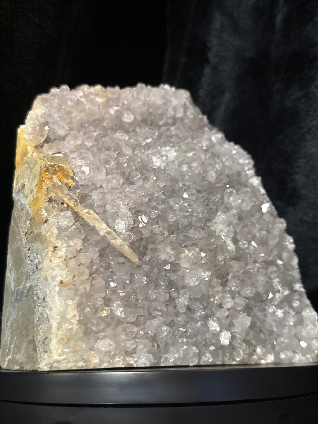 Snowy Amethyst Cut base / 2,540kg
