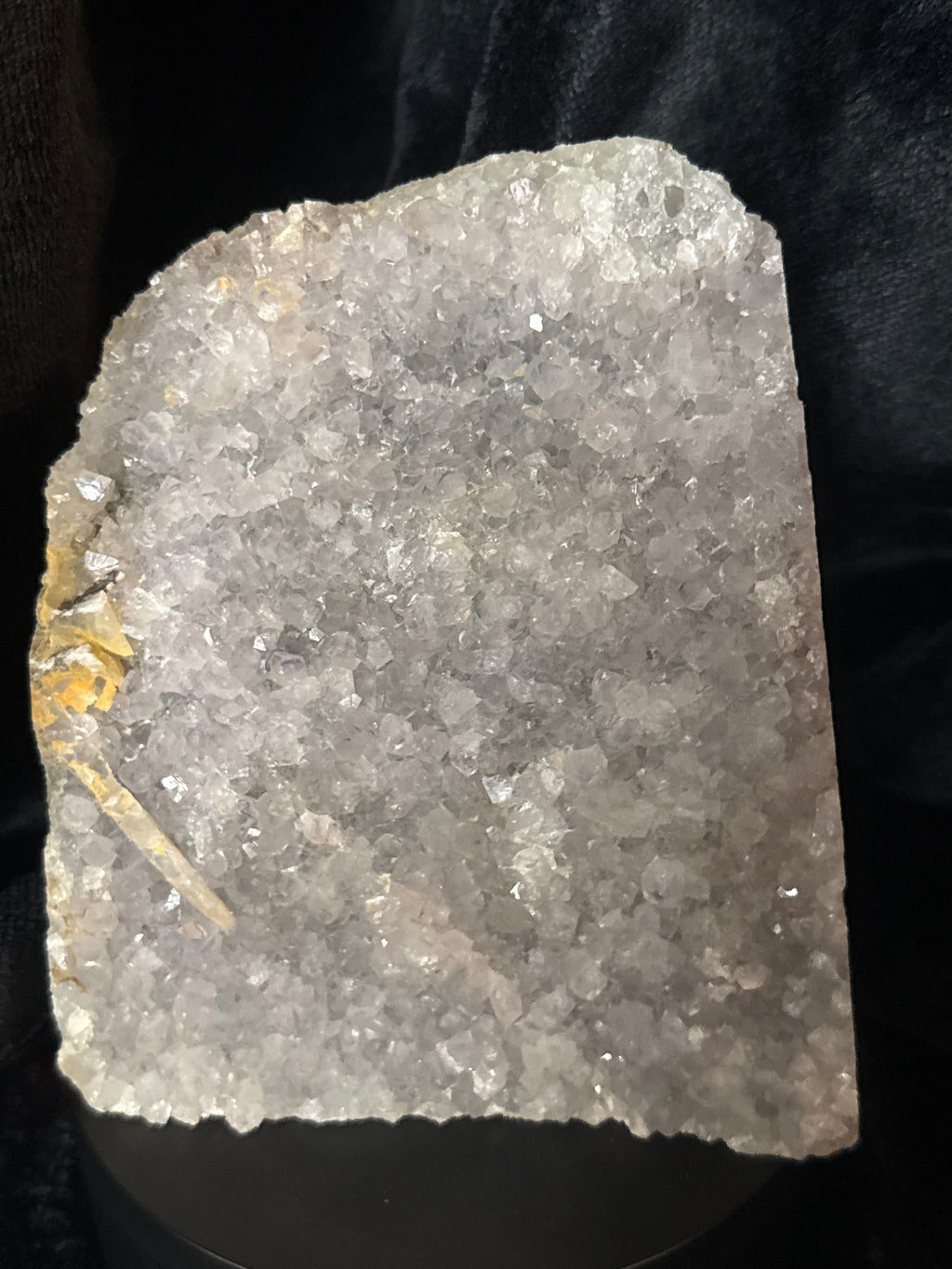 Snowy Amethyst Cut base / 2,540kg