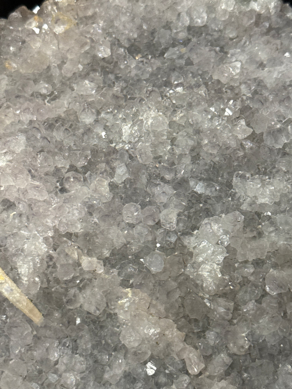 Snowy Amethyst Cut base / 2,540kg