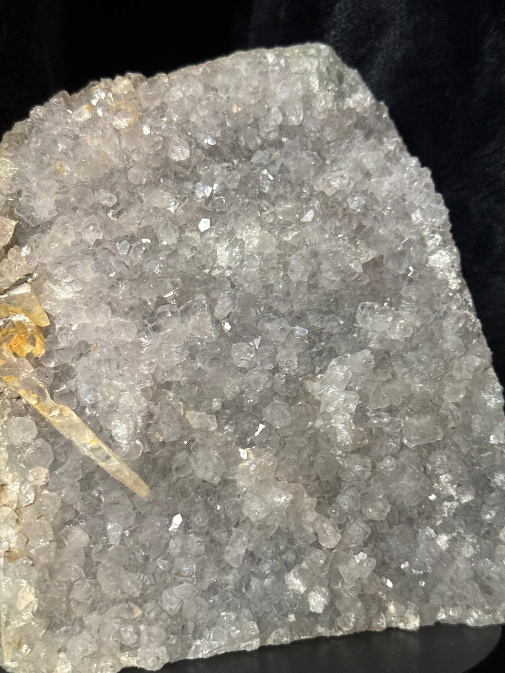 Snowy Amethyst Cut base / 2,540kg