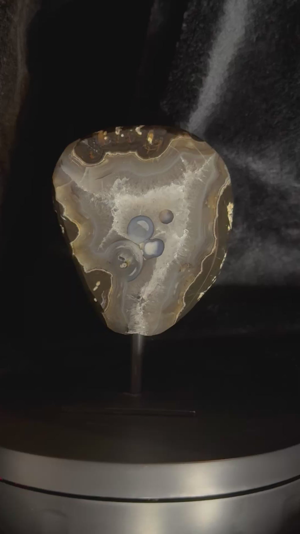 Polished Agate on Stand / 278g