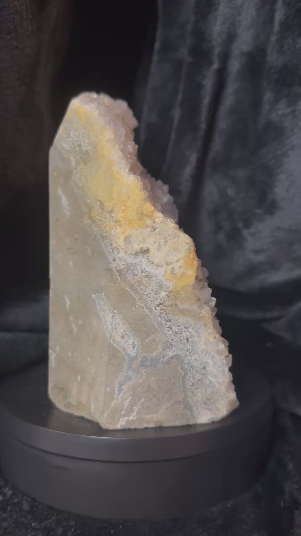 Snowy Amethyst Cut base / 2,540kg